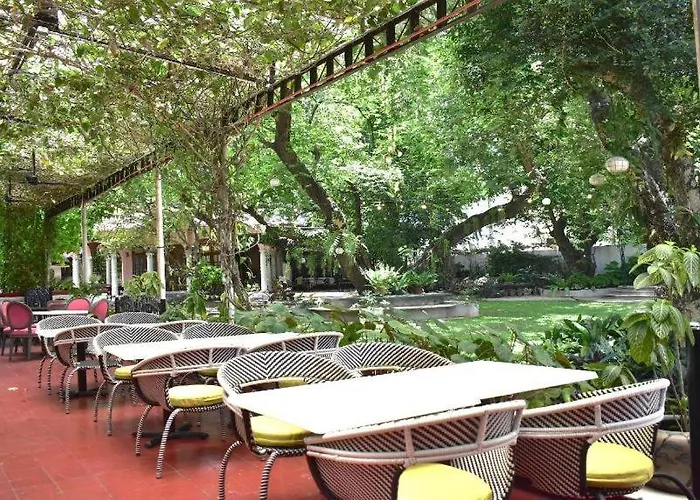 Hotel The Henry Miranila Quezon