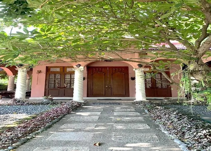 Hotel The Henry Miranila Quezon Manila