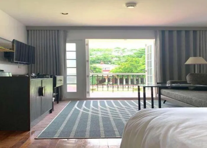 Hotel The Henry Miranila Quezon